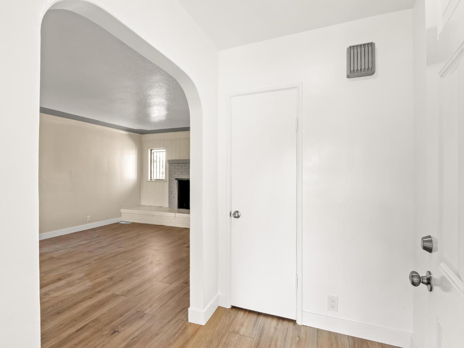 5017 E Washington Ave, Fresno, CA 93727