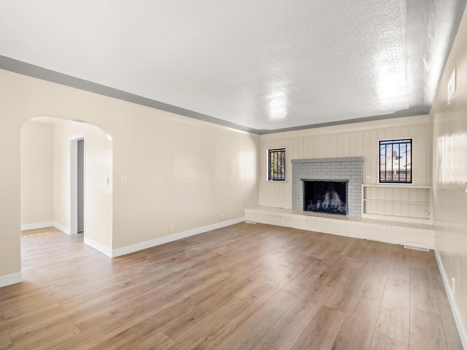 5017 E Washington Ave, Fresno, CA 93727