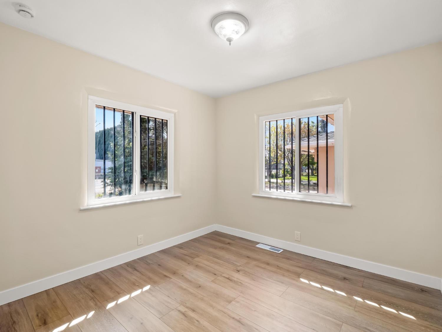 5017 E Washington Ave, Fresno, CA 93727