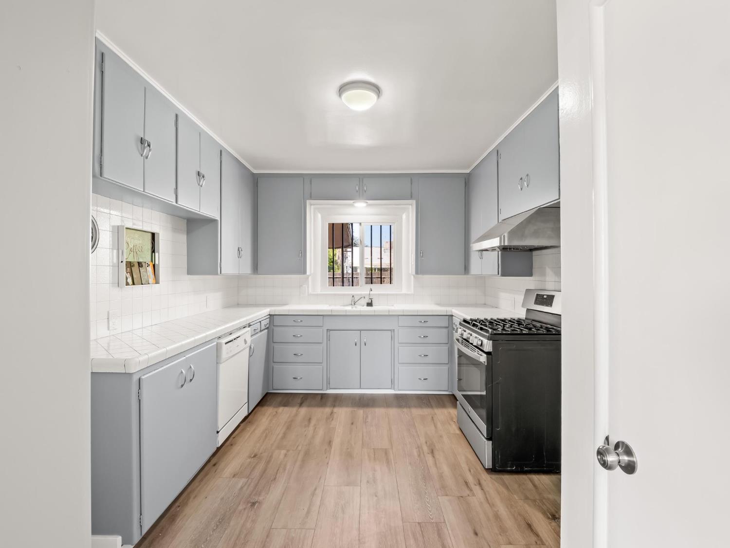 5017 E Washington Ave, Fresno, CA 93727