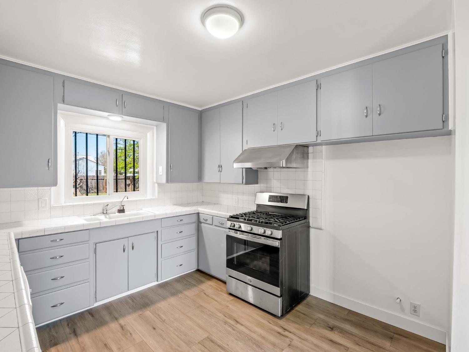 5017 E Washington Ave, Fresno, CA 93727