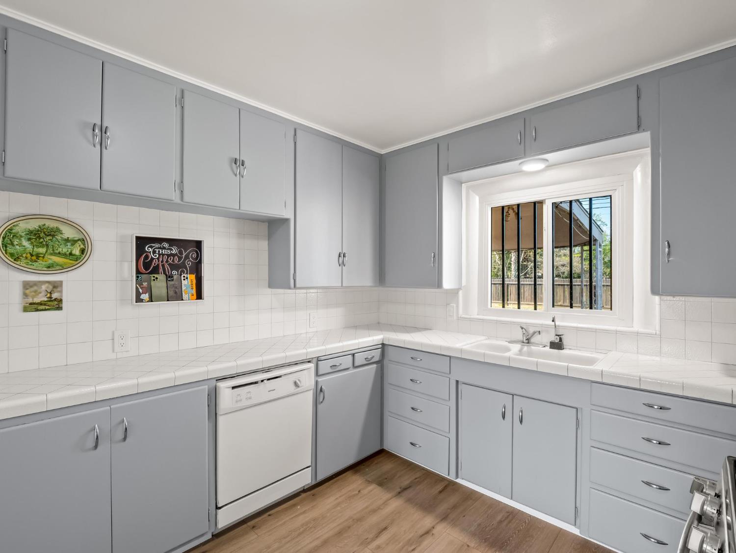 5017 E Washington Ave, Fresno, CA 93727