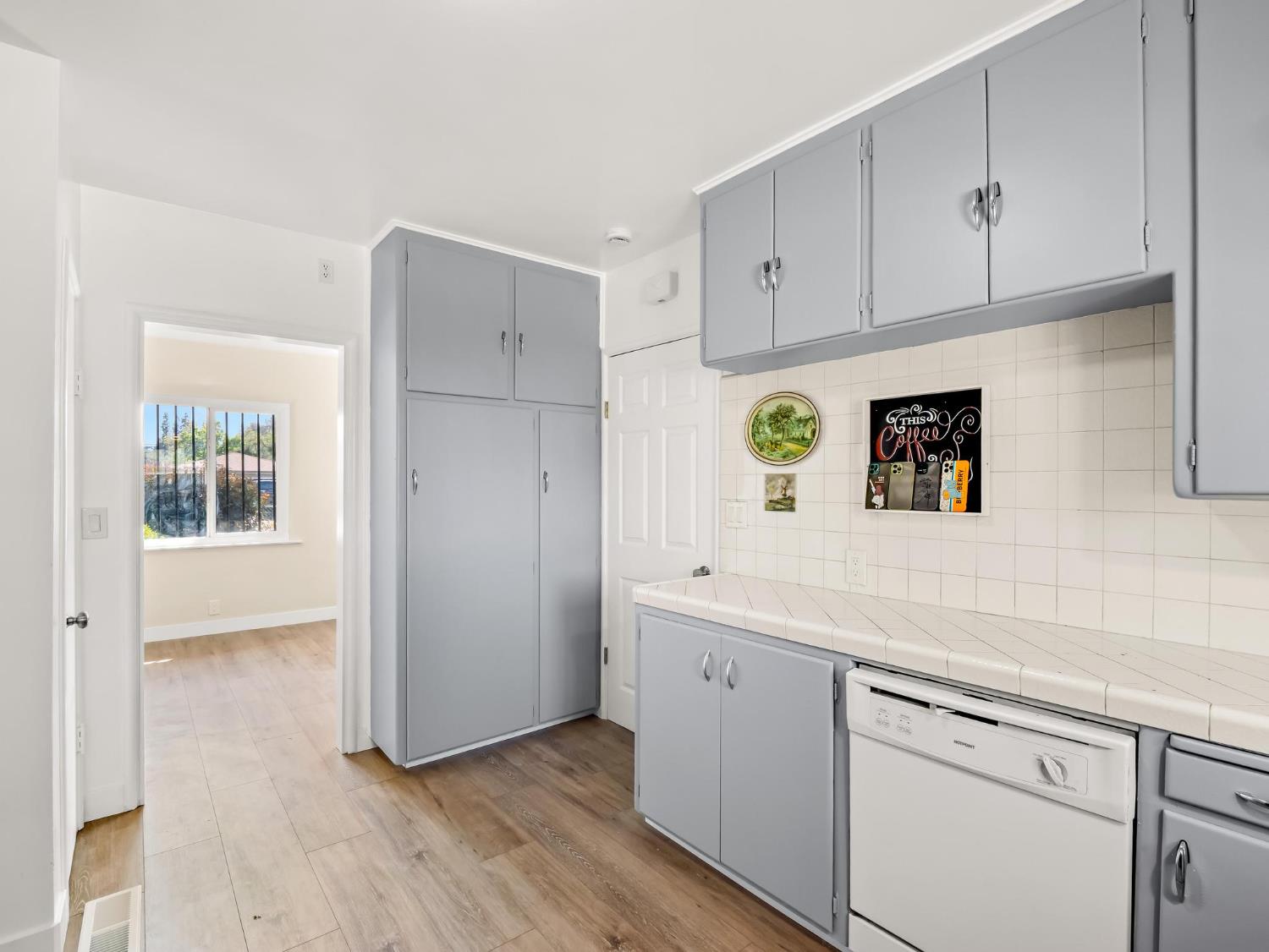 5017 E Washington Ave, Fresno, CA 93727