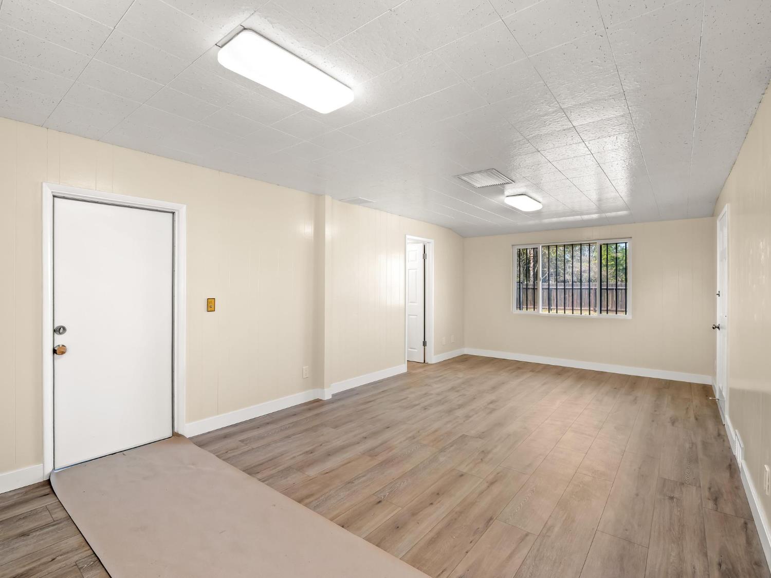 5017 E Washington Ave, Fresno, CA 93727