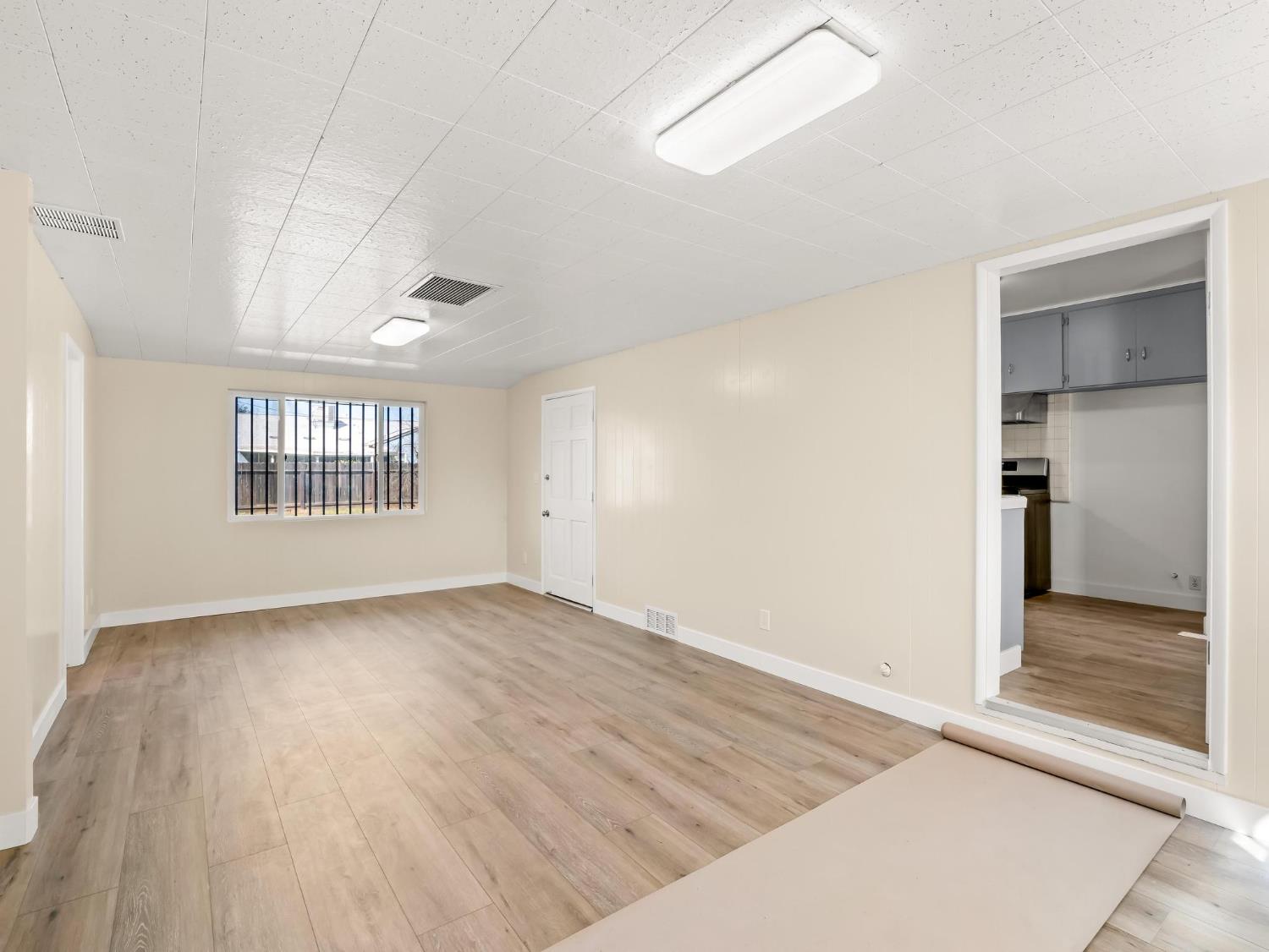 5017 E Washington Ave, Fresno, CA 93727