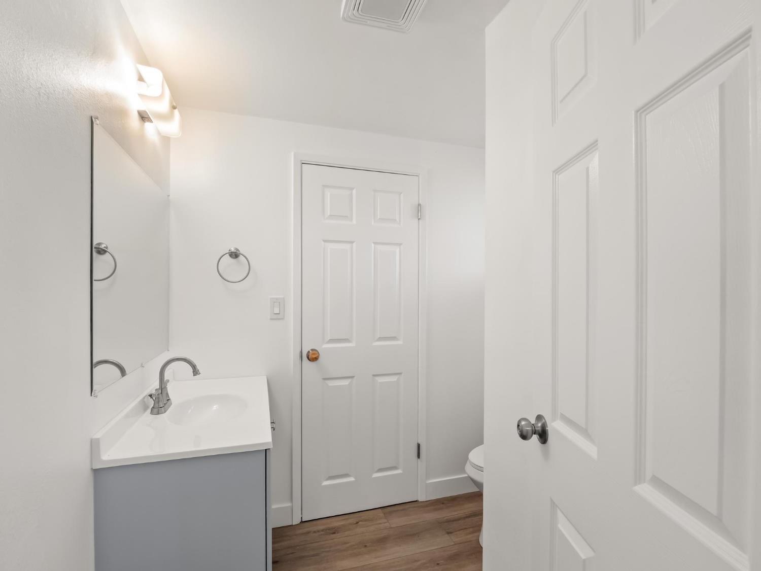 5017 E Washington Ave, Fresno, CA 93727