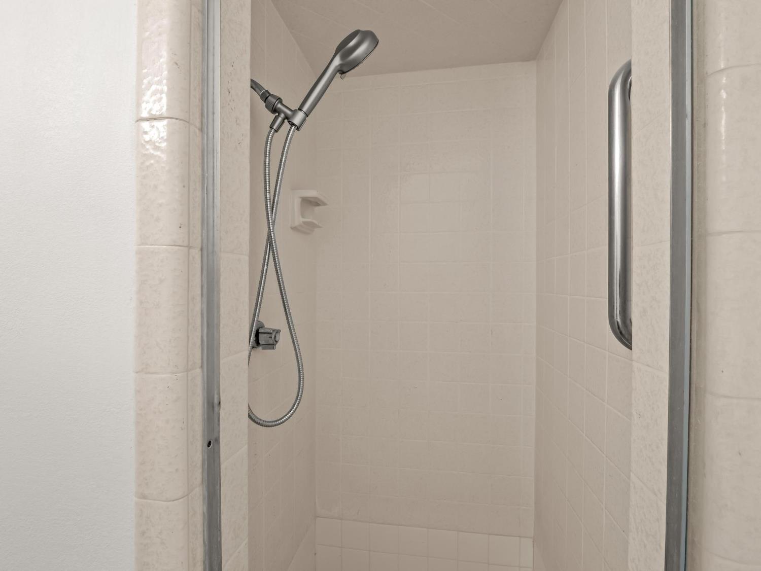 5017 E Washington Ave, Fresno, CA 93727