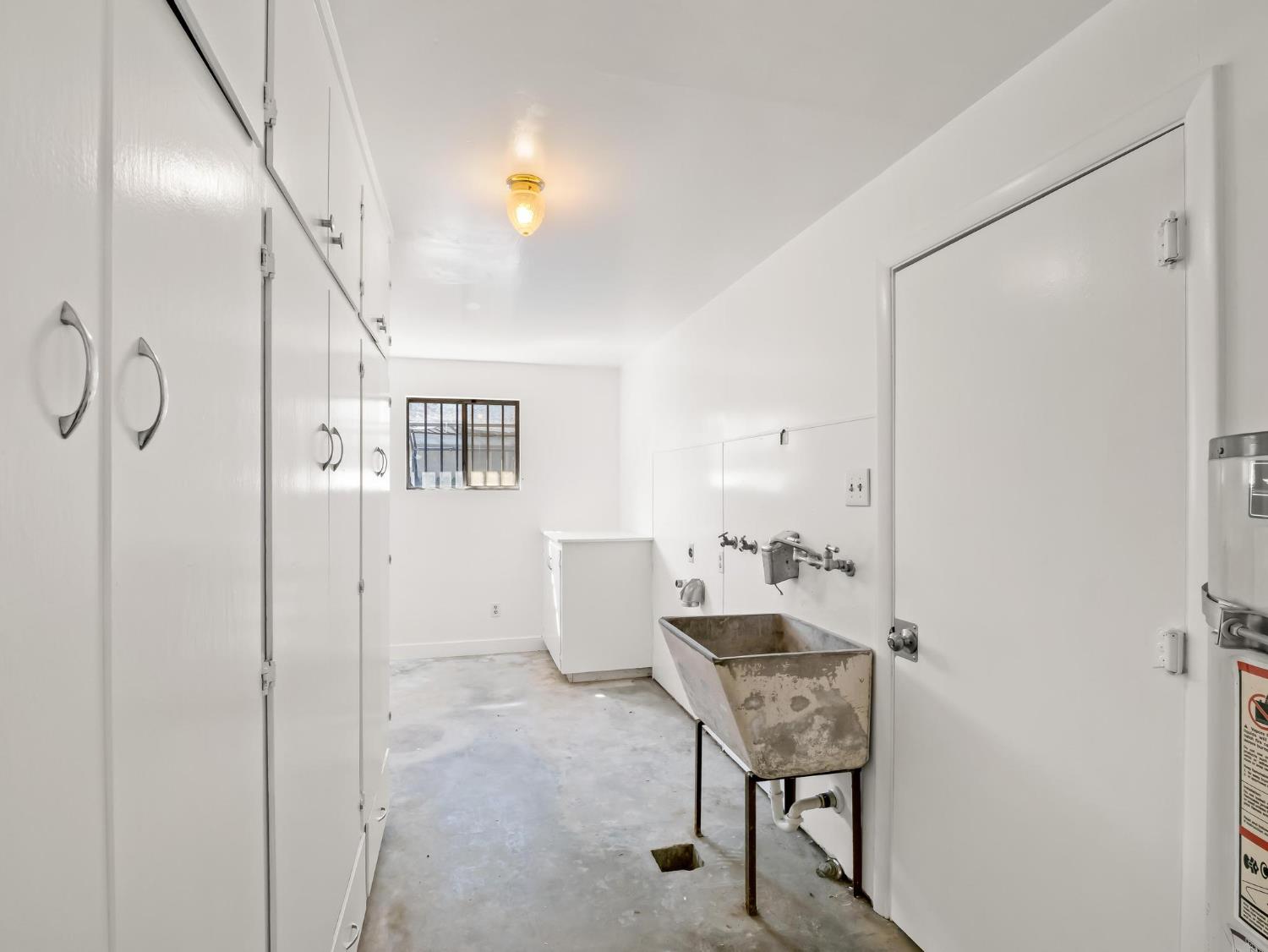 5017 E Washington Ave, Fresno, CA 93727