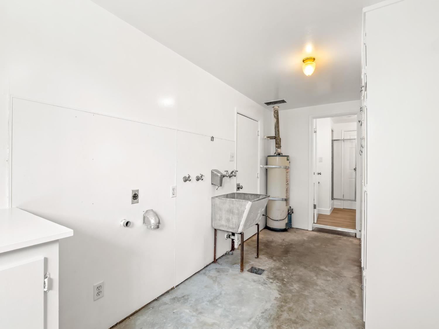 5017 E Washington Ave, Fresno, CA 93727