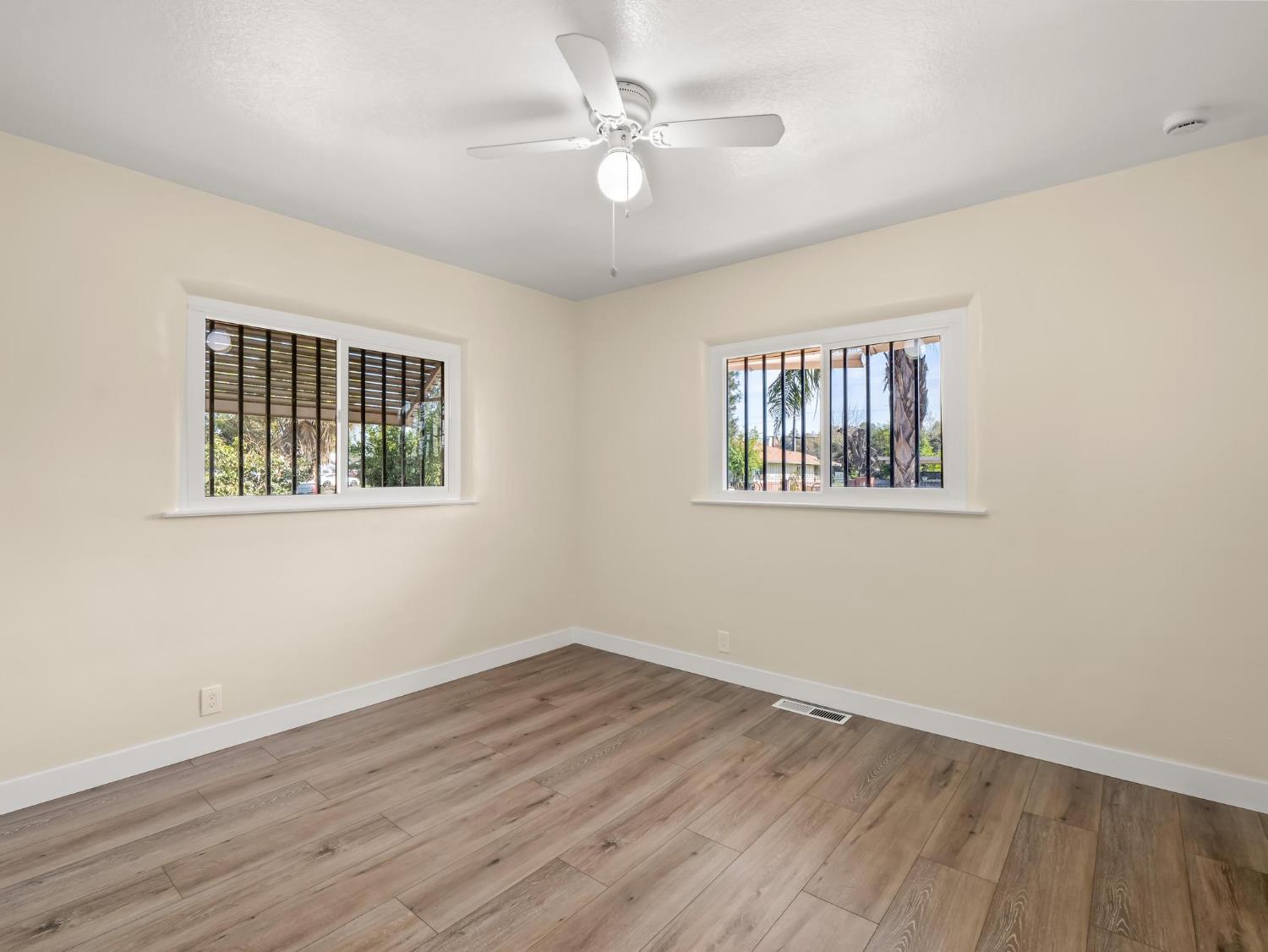 5017 E Washington Ave, Fresno, CA 93727