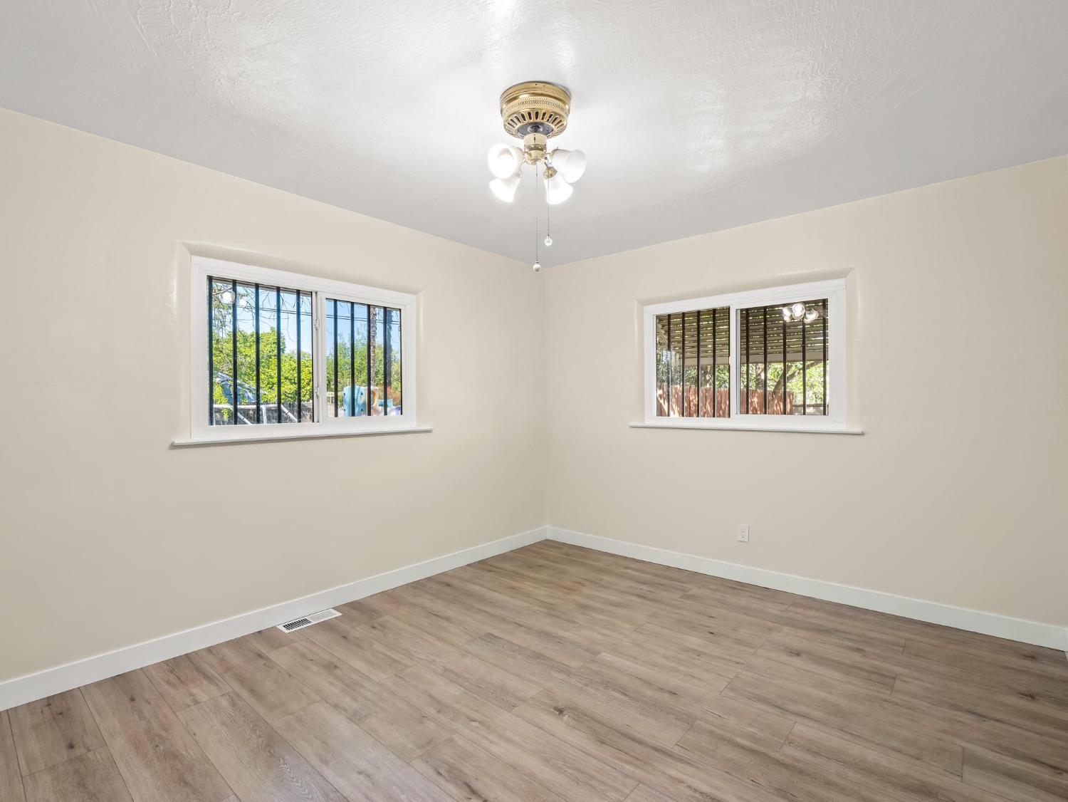 5017 E Washington Ave, Fresno, CA 93727