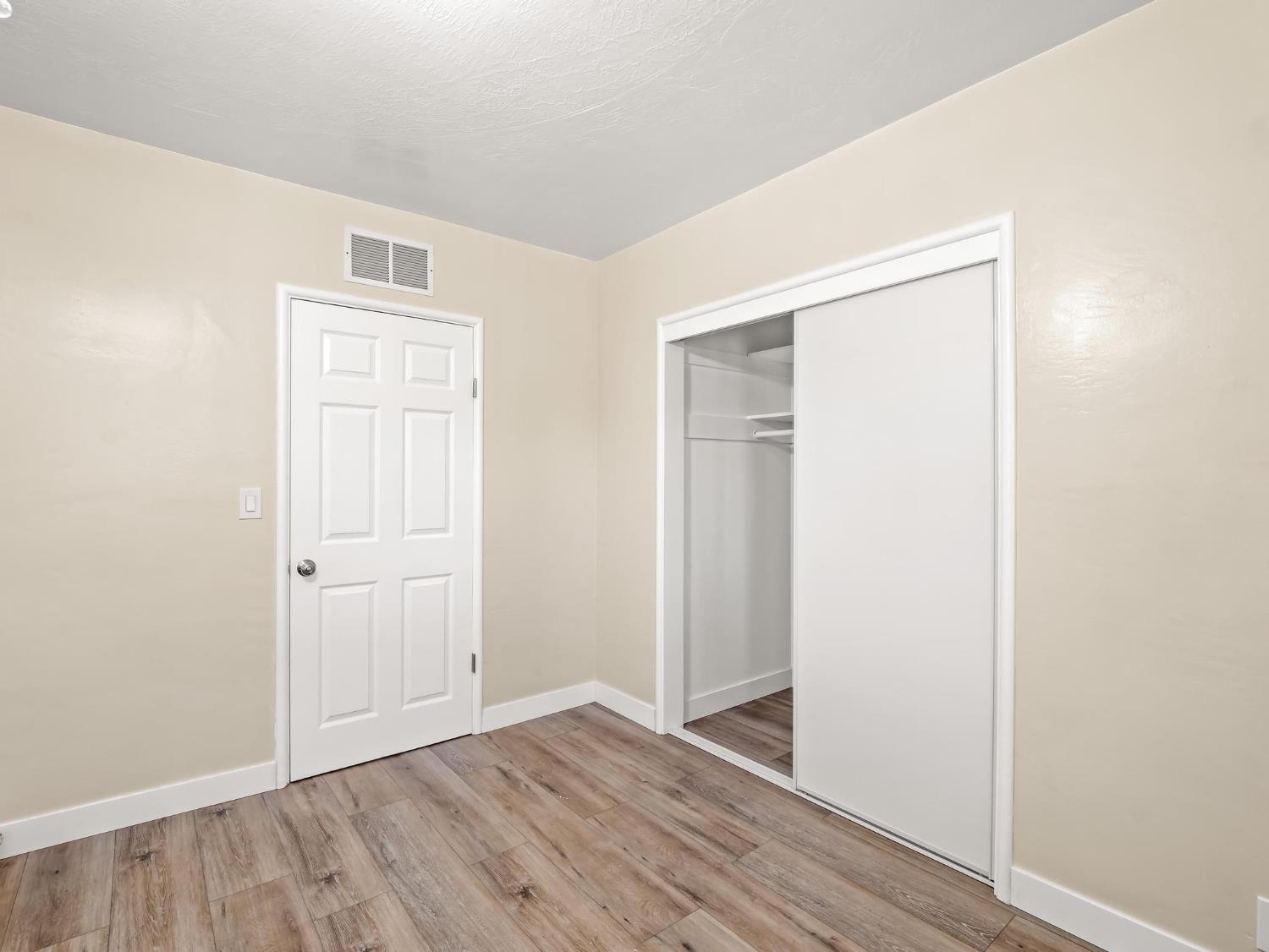 5017 E Washington Ave, Fresno, CA 93727