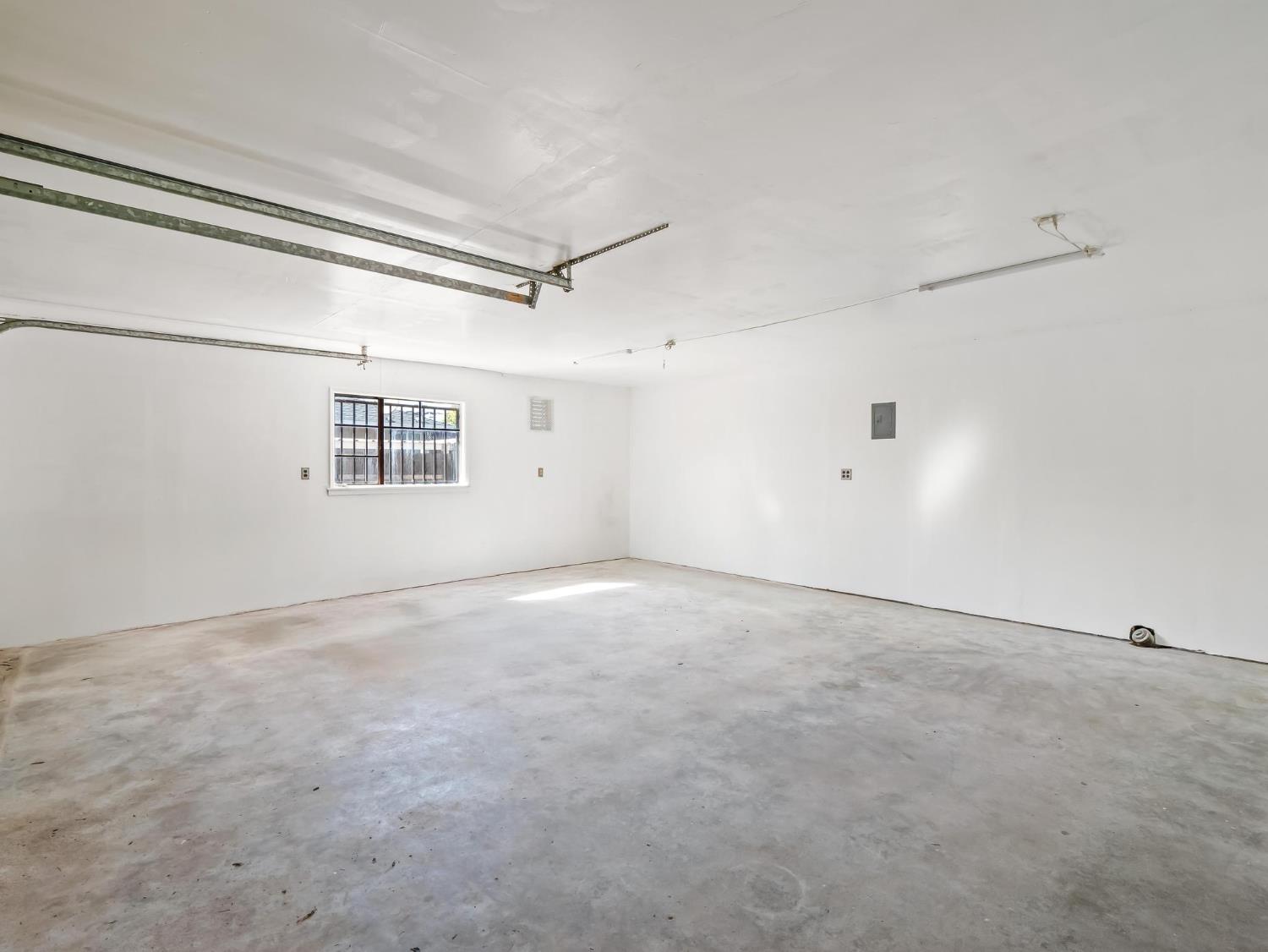 5017 E Washington Ave, Fresno, CA 93727