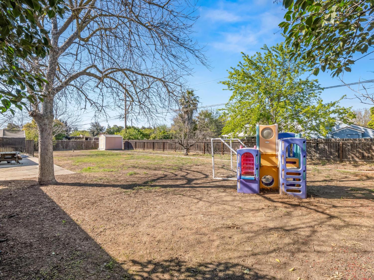 5017 E Washington Ave, Fresno, CA 93727