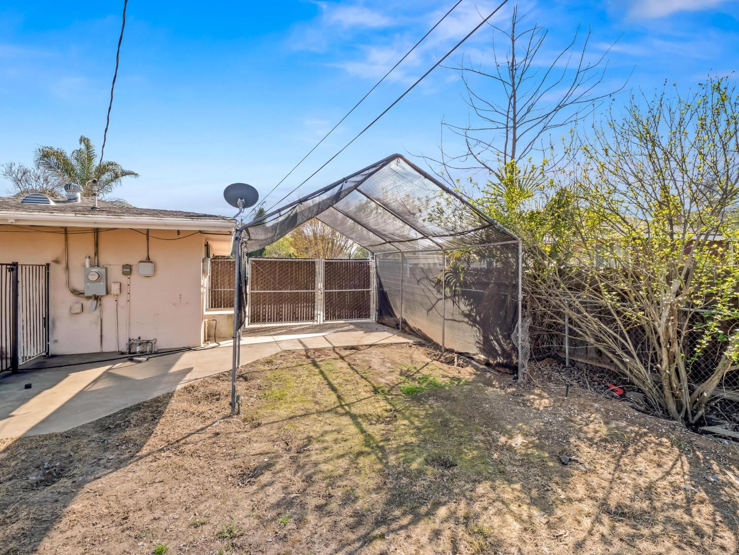 5017 E Washington Ave, Fresno, CA 93727