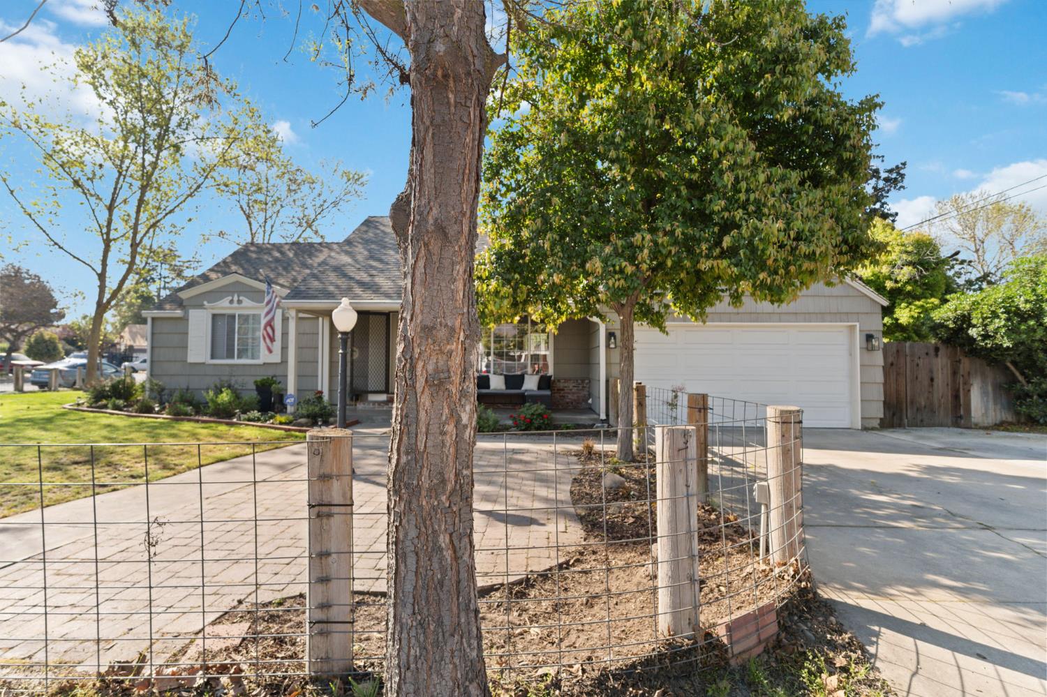 3144 E Sussex Way, Fresno, CA 93726