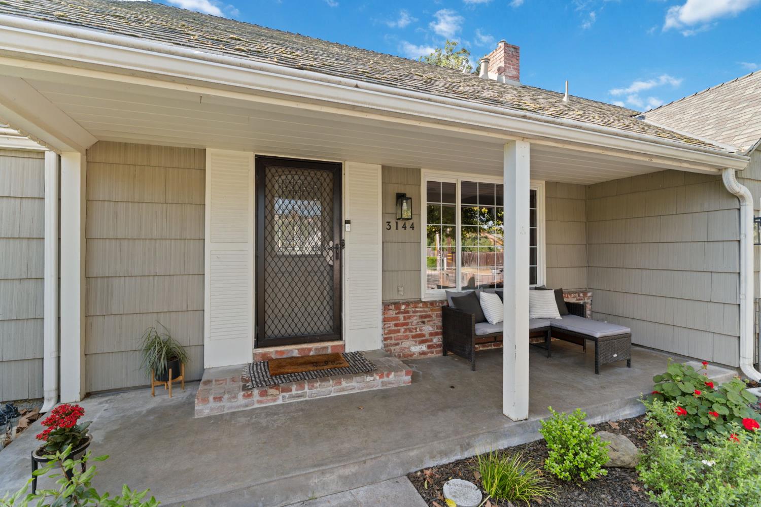 3144 E Sussex Way, Fresno, CA 93726