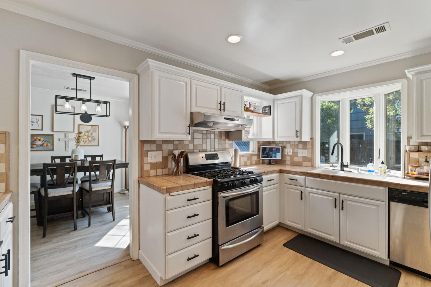 3144 E Sussex Way, Fresno, CA 93726