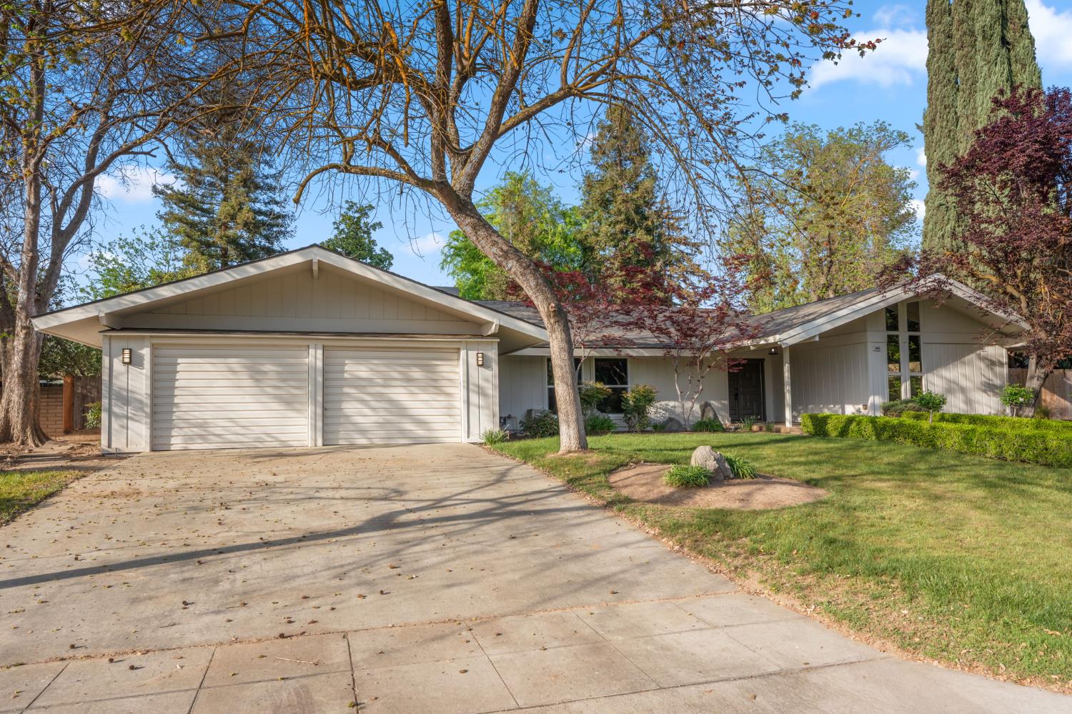 2740 W San Madele Ave, Fresno, CA 39711