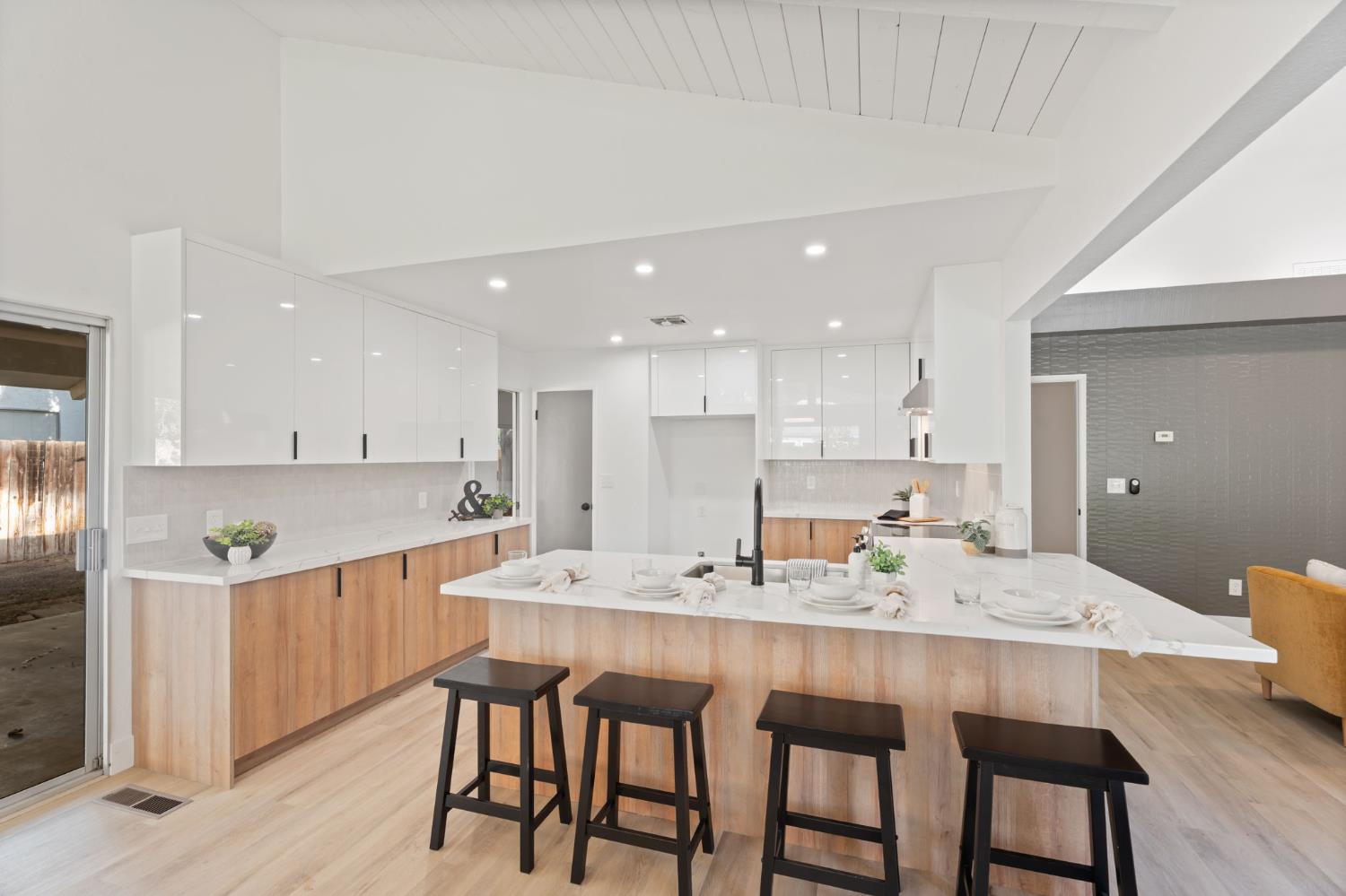 2740 W San Madele Ave, Fresno, CA 39711