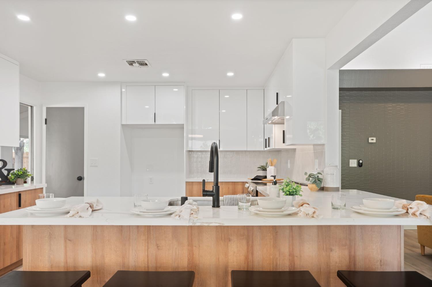 2740 W San Madele Ave, Fresno, CA 39711