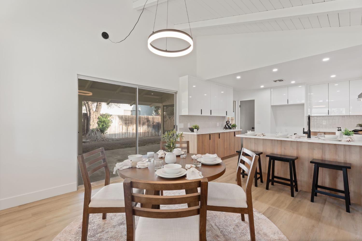 2740 W San Madele Ave, Fresno, CA 39711