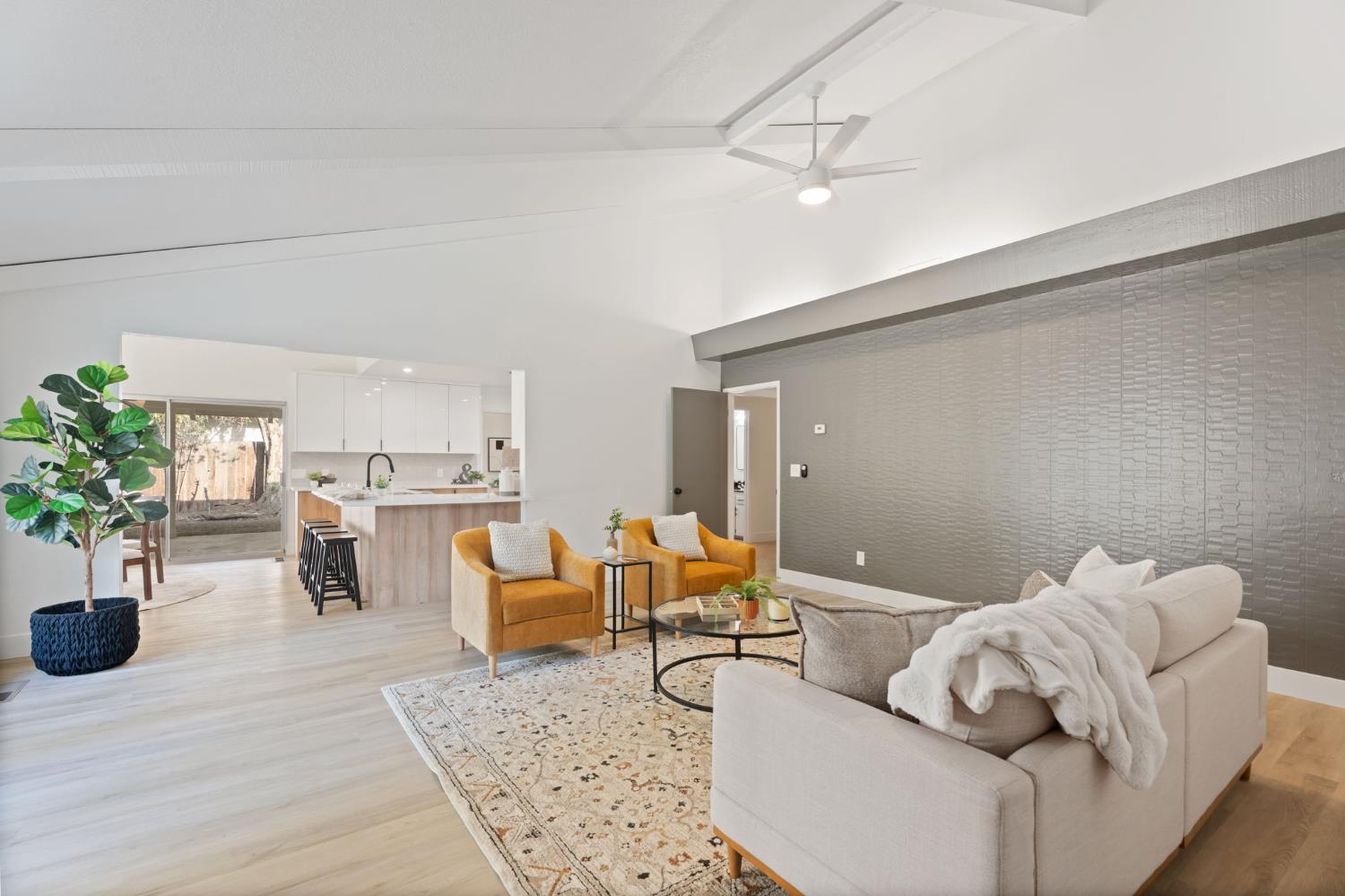 2740 W San Madele Ave, Fresno, CA 39711