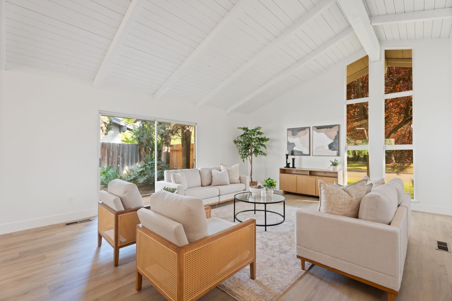 2740 W San Madele Ave, Fresno, CA 39711