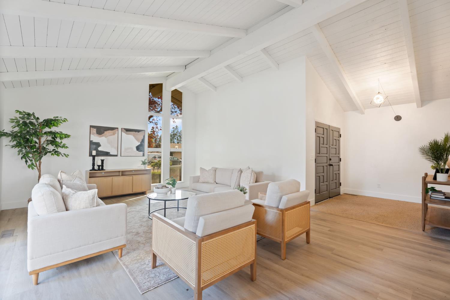 2740 W San Madele Ave, Fresno, CA 39711