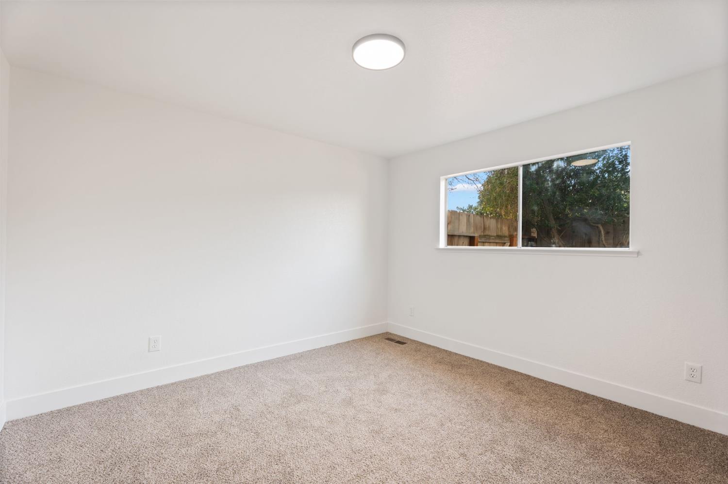 2740 W San Madele Ave, Fresno, CA 39711