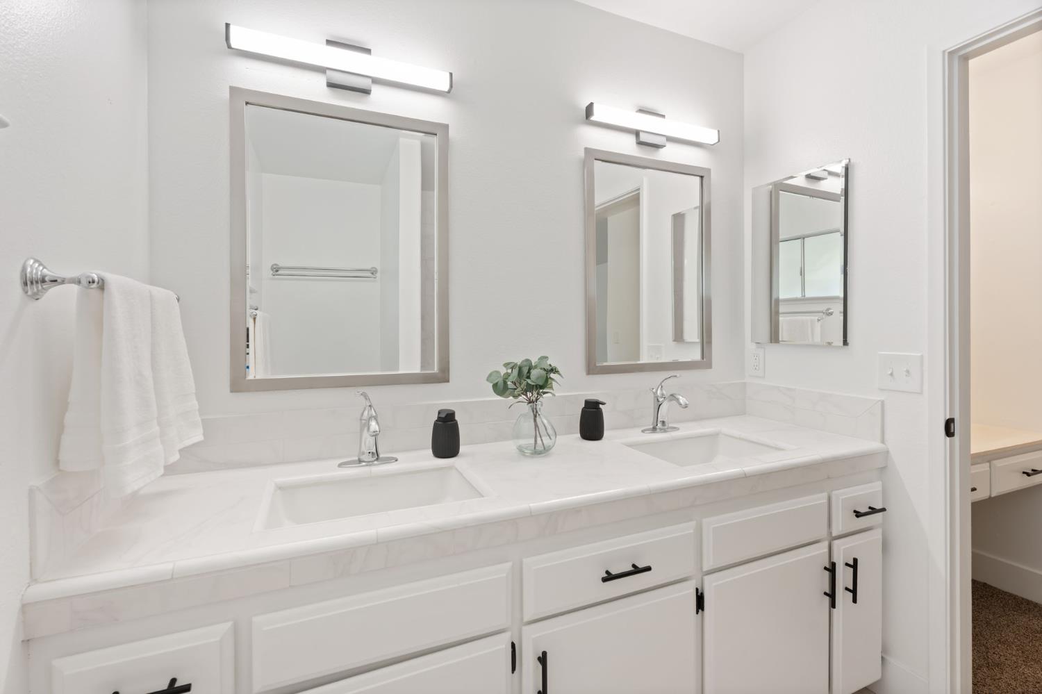 2740 W San Madele Ave, Fresno, CA 39711