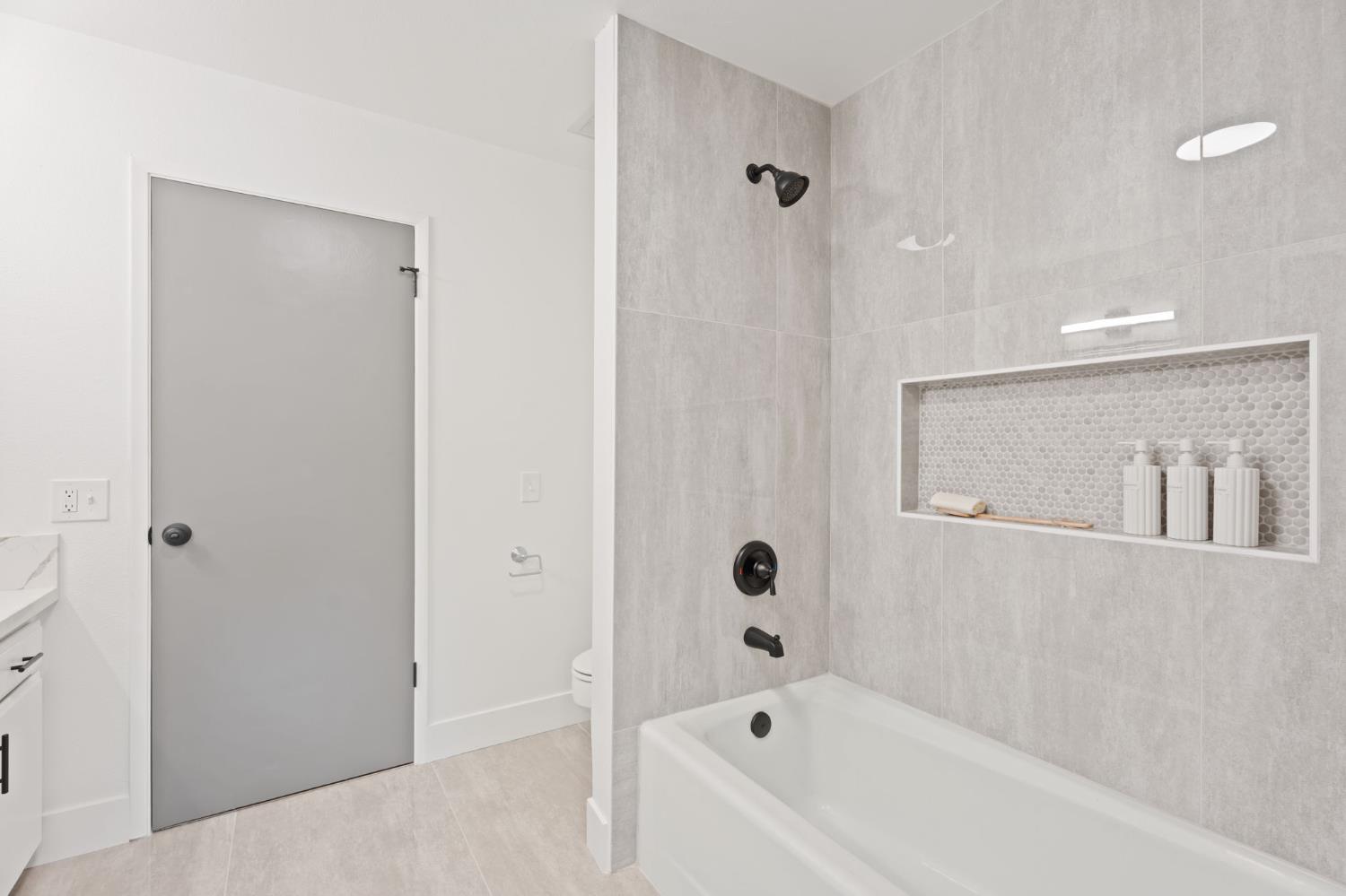 2740 W San Madele Ave, Fresno, CA 39711