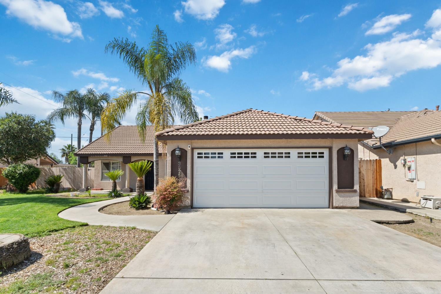 3525 S Martin Ct, Visalia, CA 93277