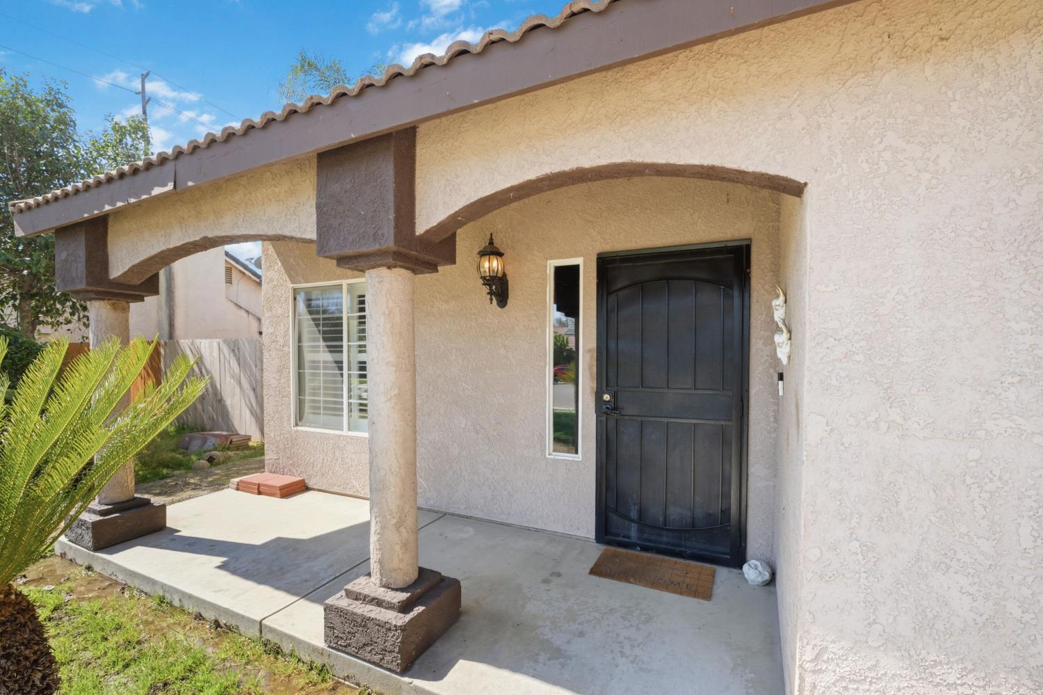 3525 S Martin Ct, Visalia, CA 93277