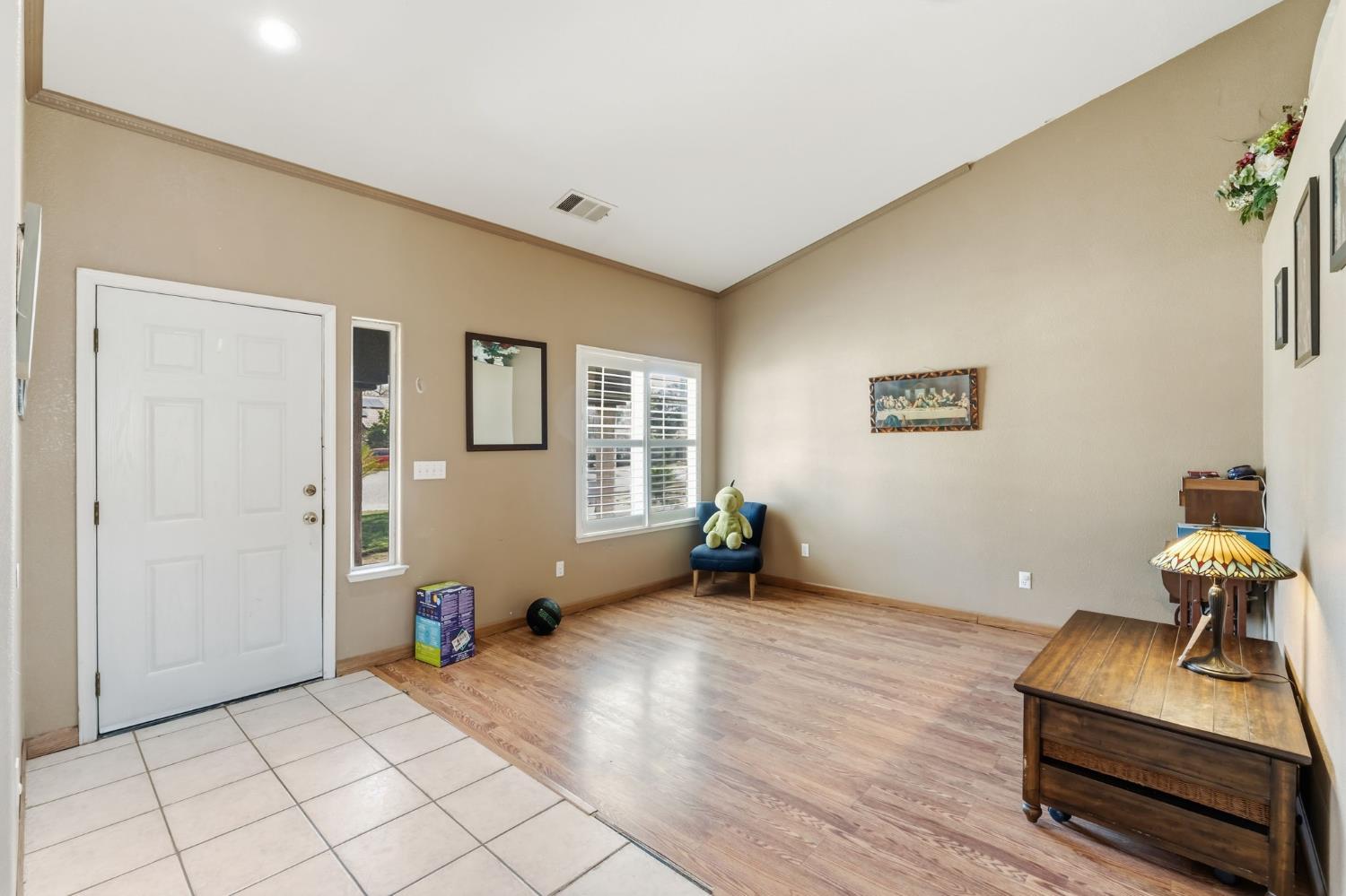 3525 S Martin Ct, Visalia, CA 93277