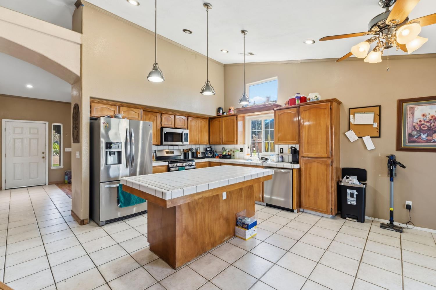 3525 S Martin Ct, Visalia, CA 93277