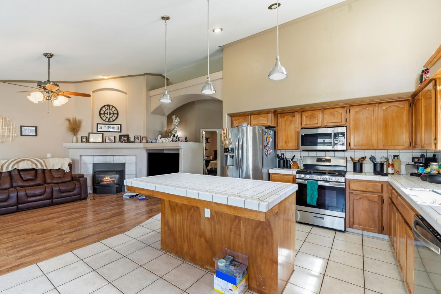 3525 S Martin Ct, Visalia, CA 93277