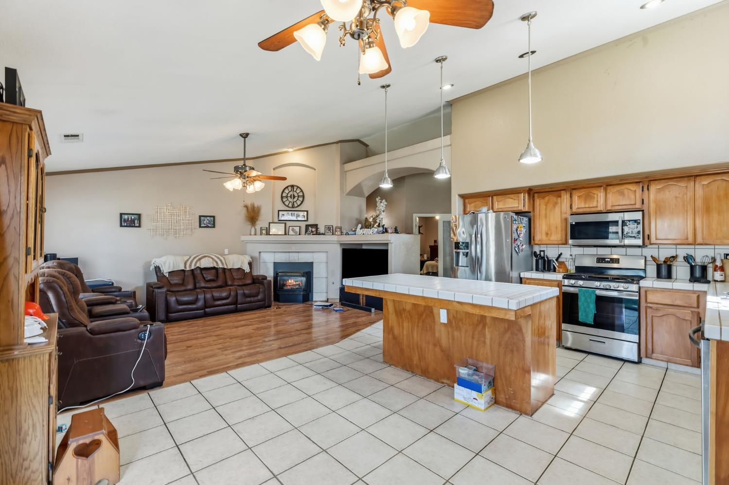 3525 S Martin Ct, Visalia, CA 93277