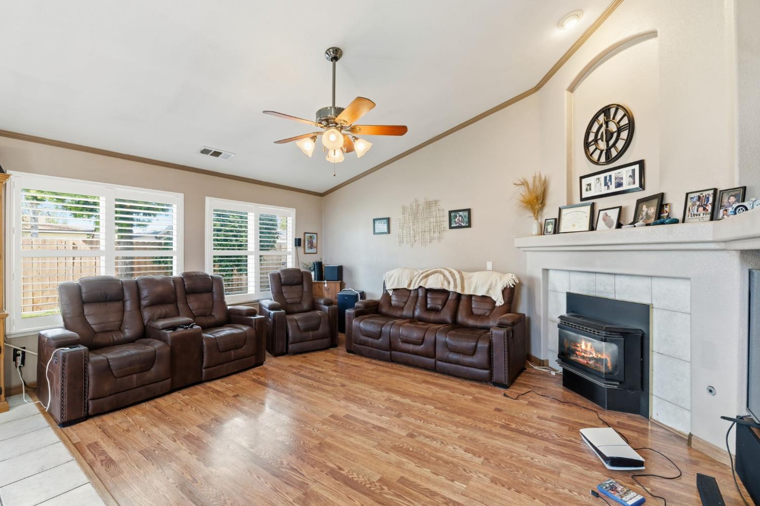 3525 S Martin Ct, Visalia, CA 93277