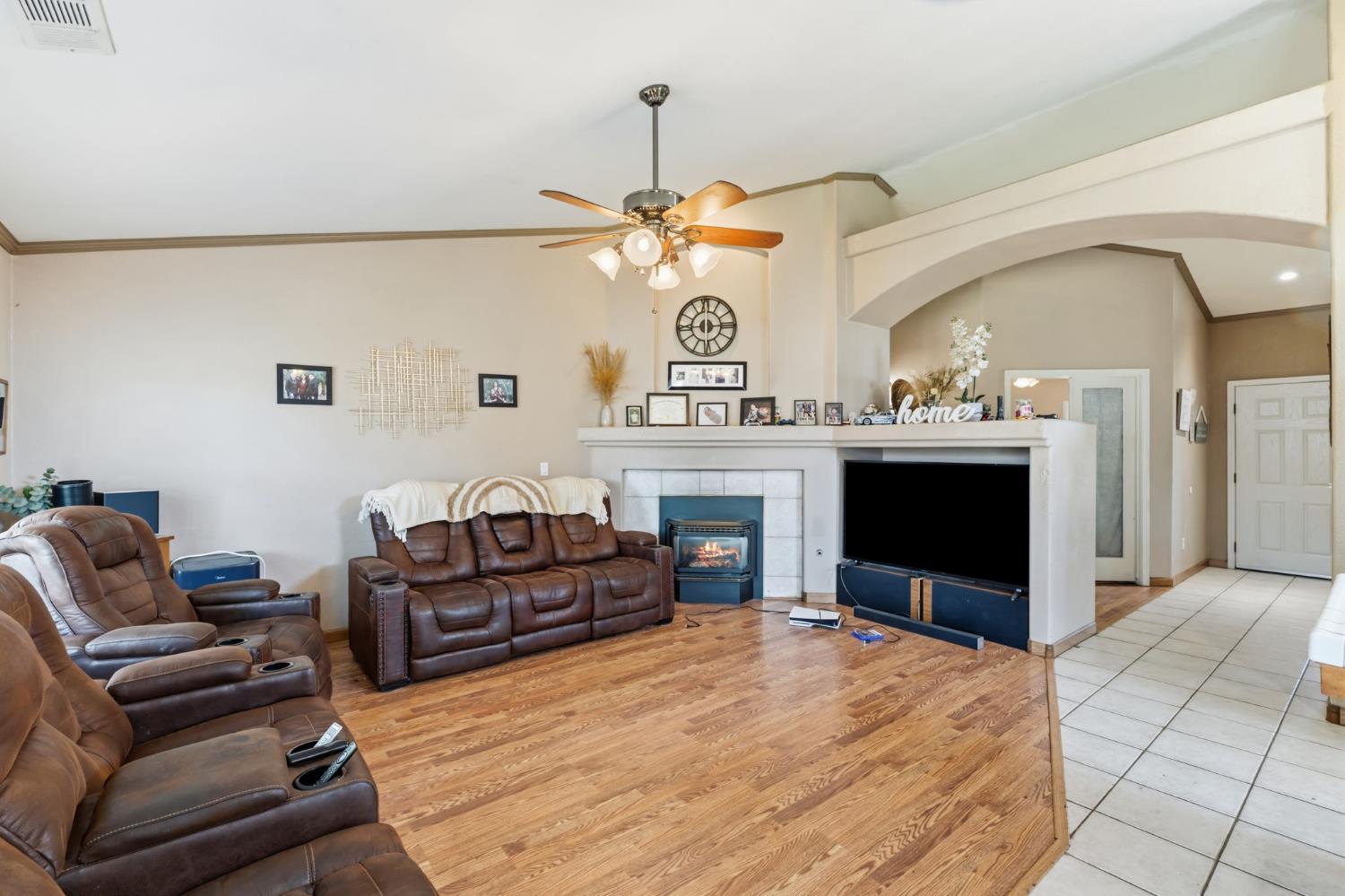 3525 S Martin Ct, Visalia, CA 93277