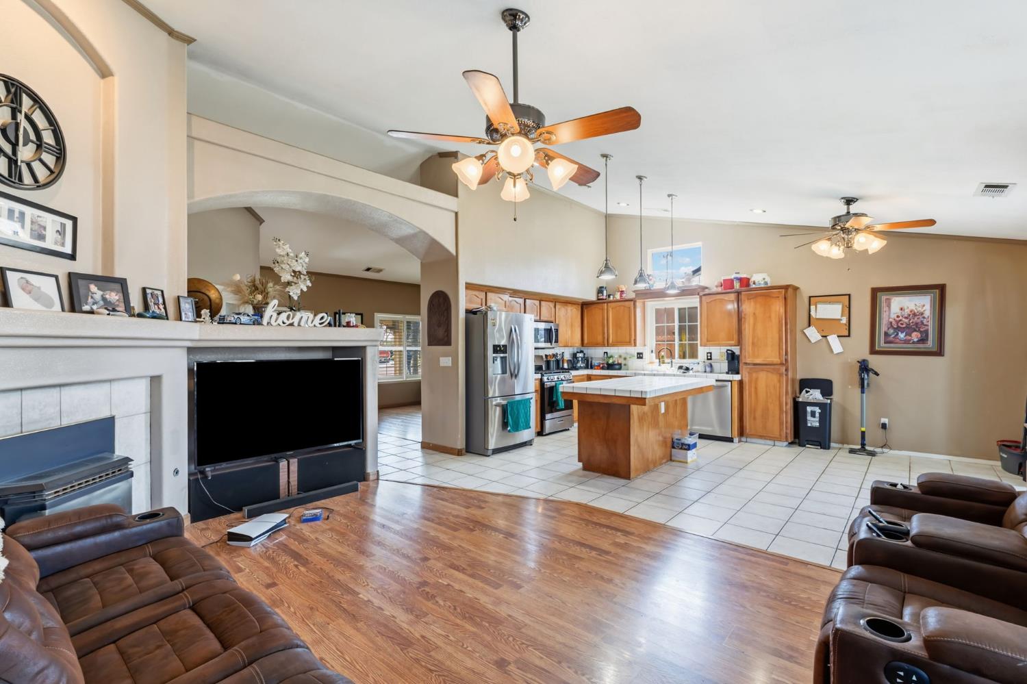 3525 S Martin Ct, Visalia, CA 93277