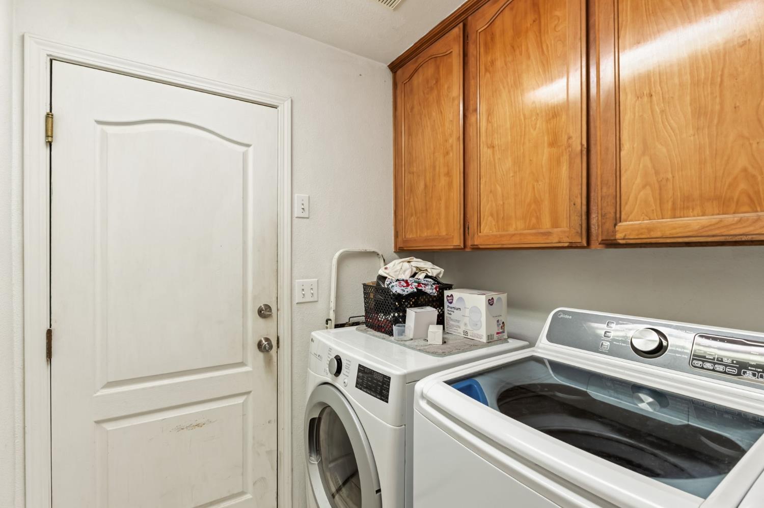 3525 S Martin Ct, Visalia, CA 93277