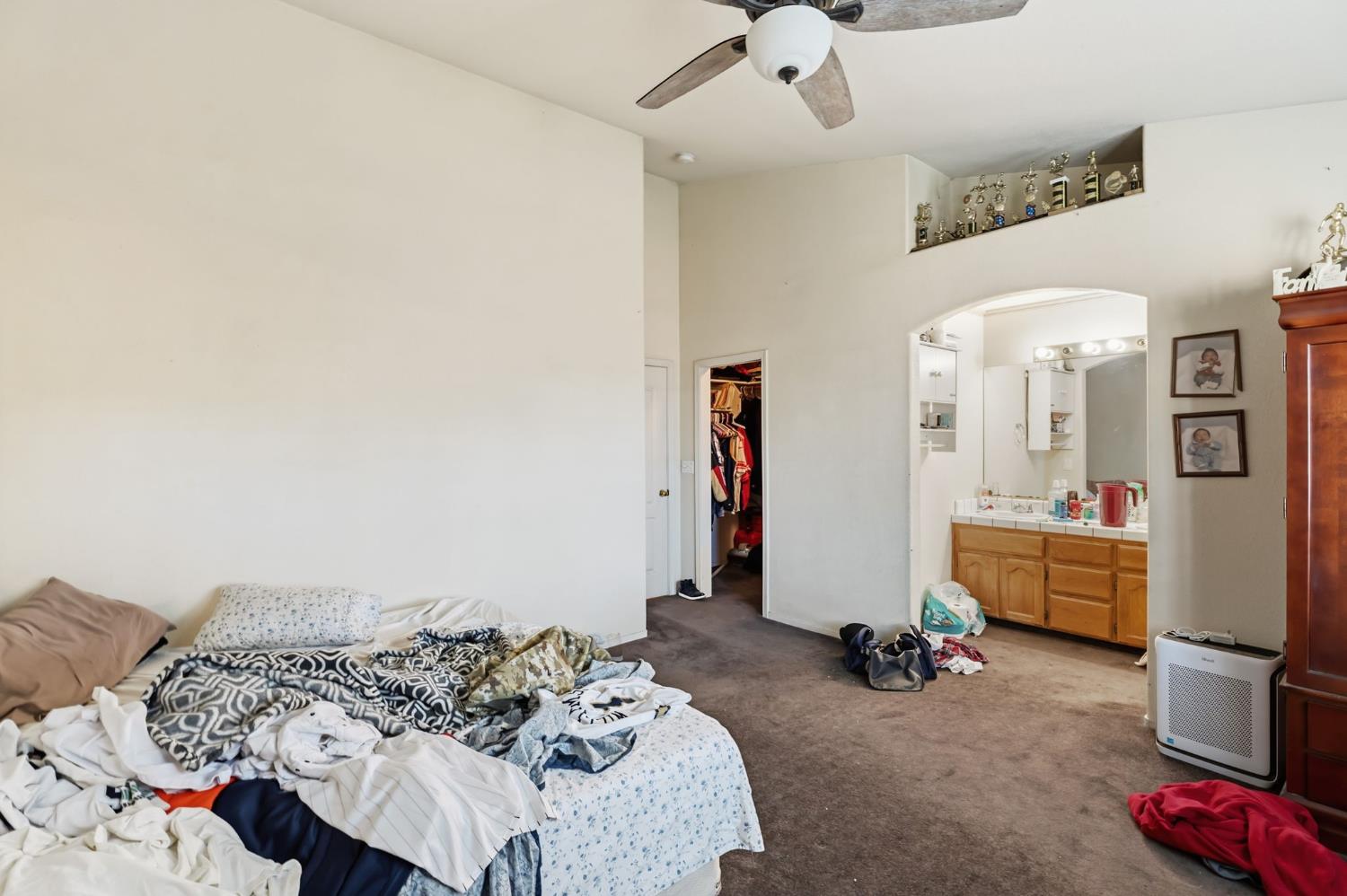 3525 S Martin Ct, Visalia, CA 93277