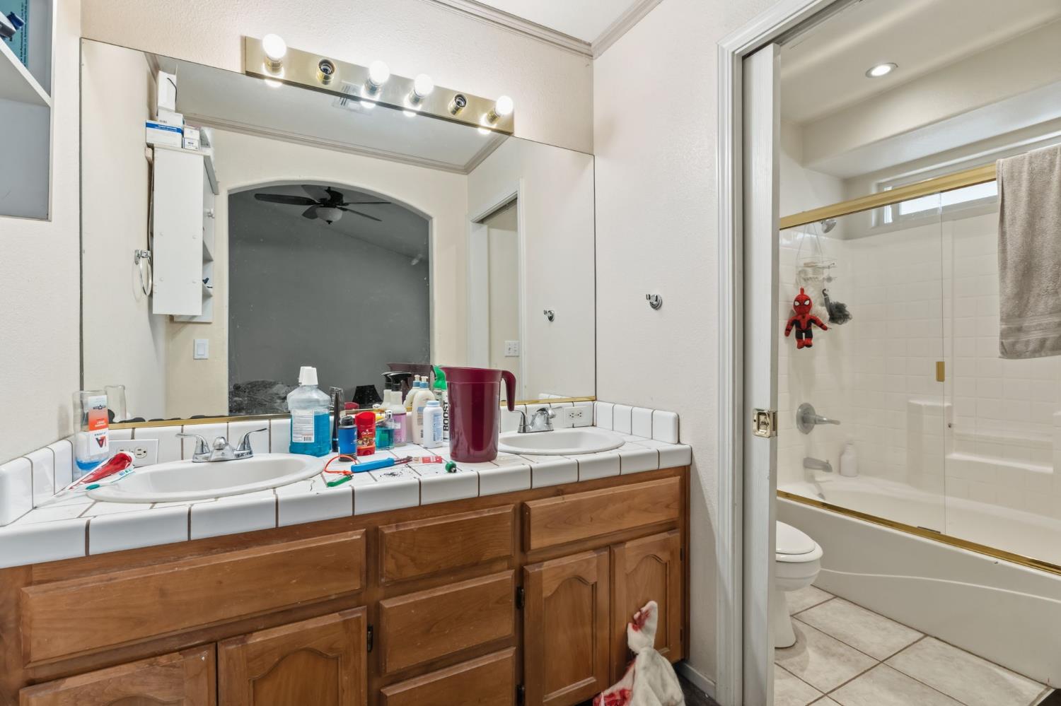 3525 S Martin Ct, Visalia, CA 93277