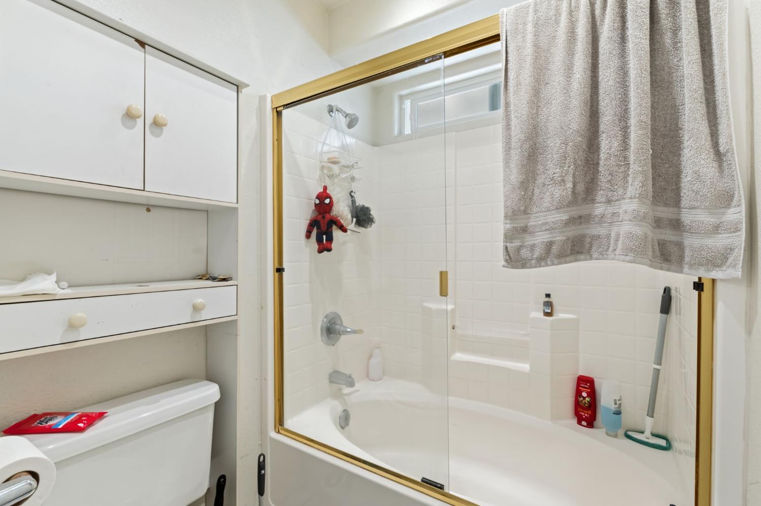 3525 S Martin Ct, Visalia, CA 93277