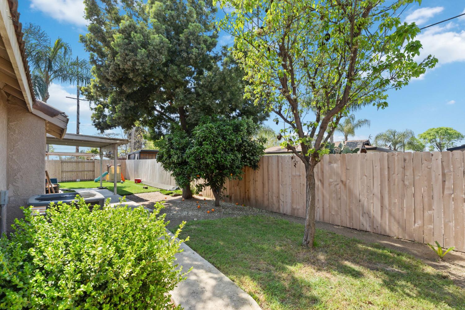 3525 S Martin Ct, Visalia, CA 93277