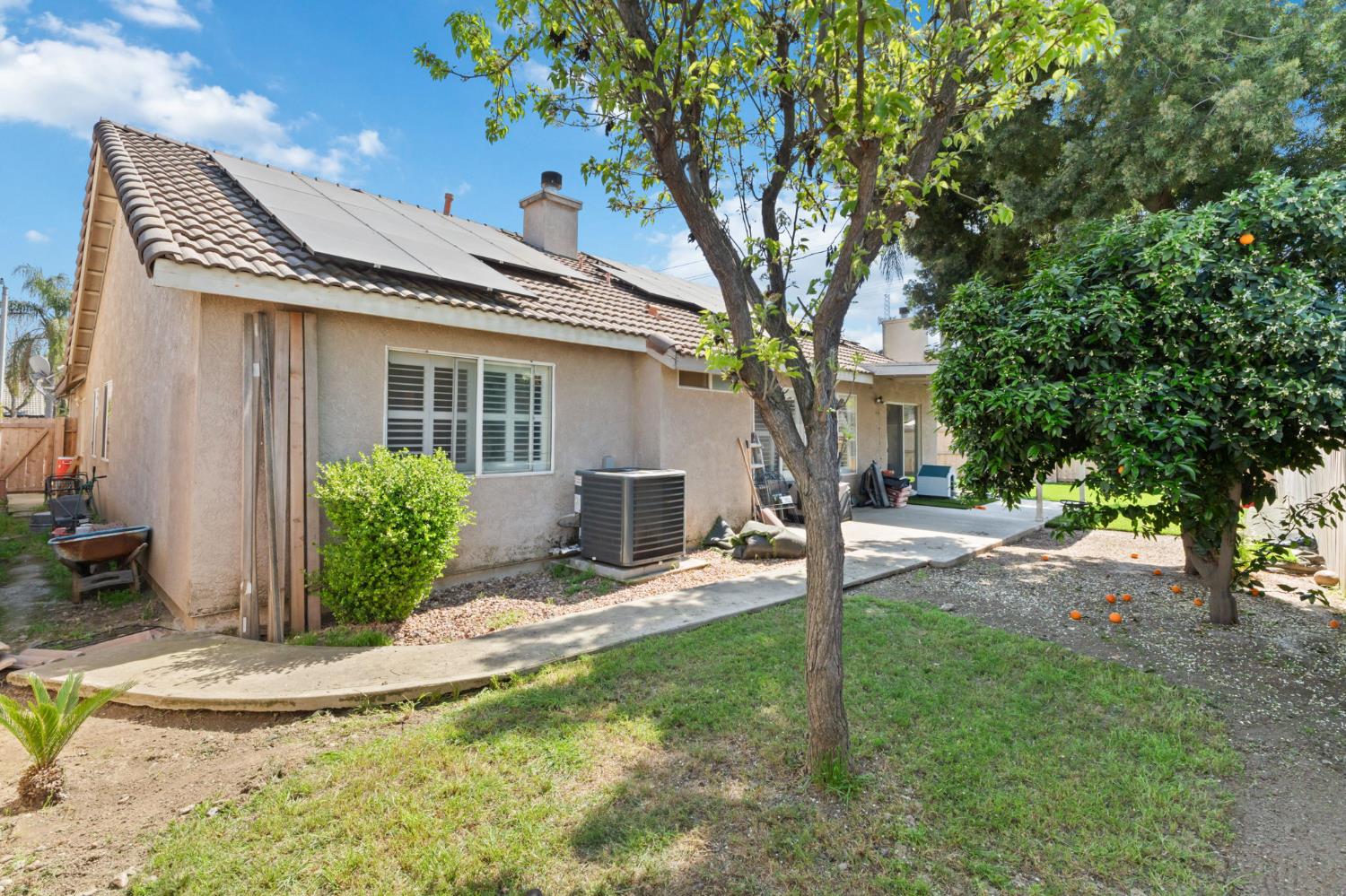 3525 S Martin Ct, Visalia, CA 93277