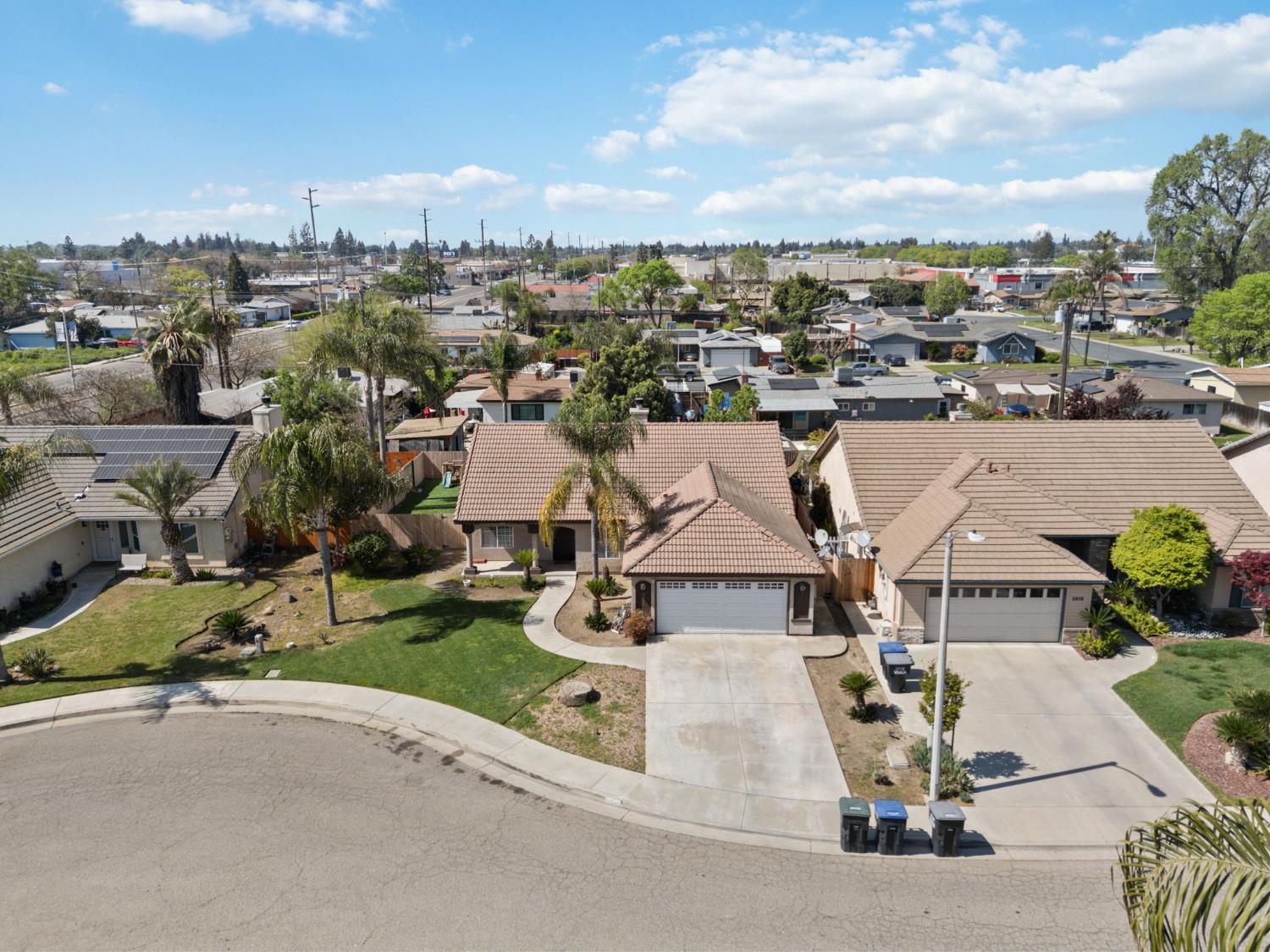 3525 S Martin Ct, Visalia, CA 93277