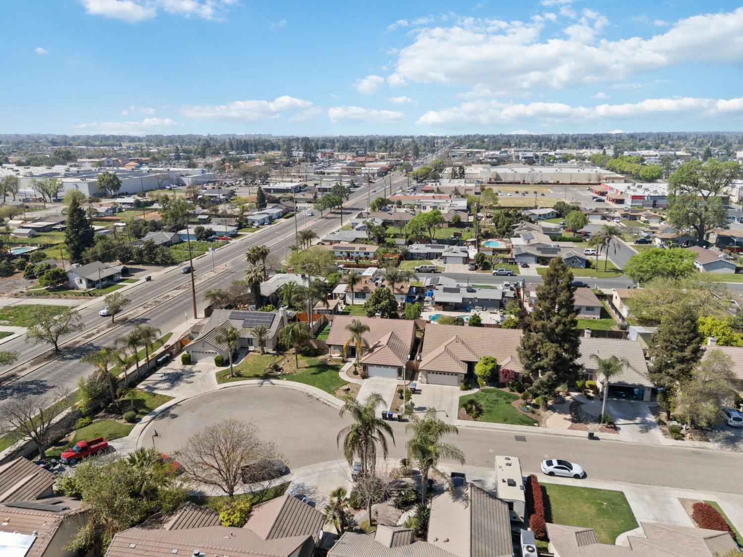 3525 S Martin Ct, Visalia, CA 93277