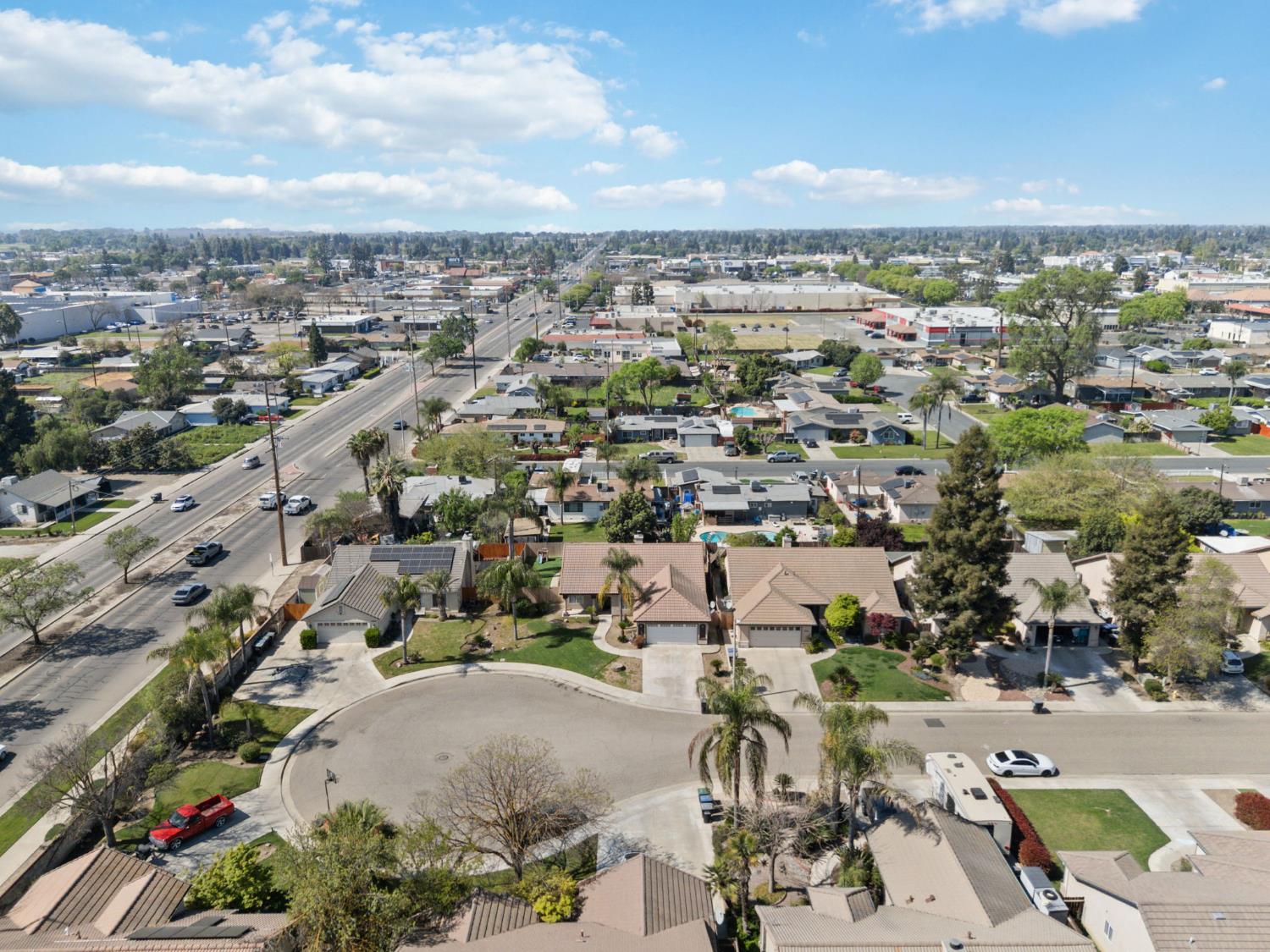 3525 S Martin Ct, Visalia, CA 93277